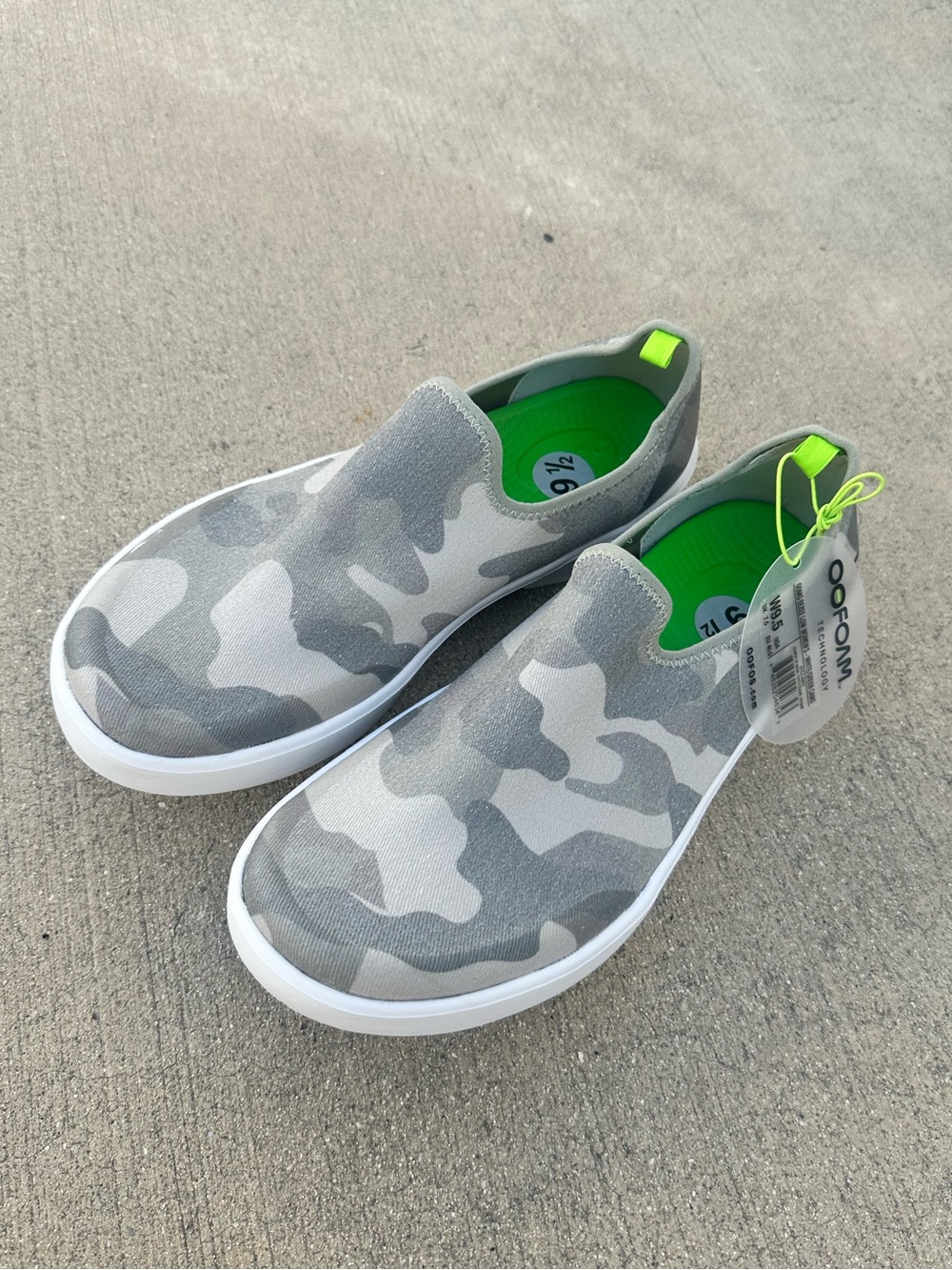 OOFOS OOmg eeZee Low Camo Ortho Limited Edition recovery Slip On Shoes NWT~9.5
